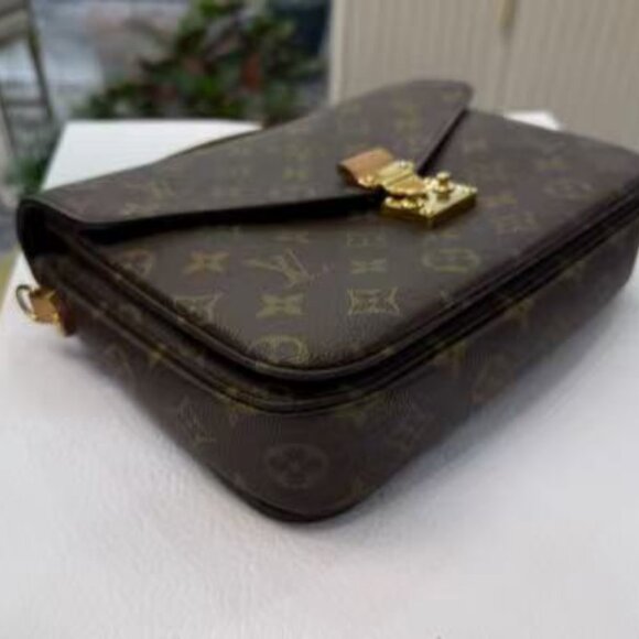 LOUIS VUITTON bag - Picture 2 of 7